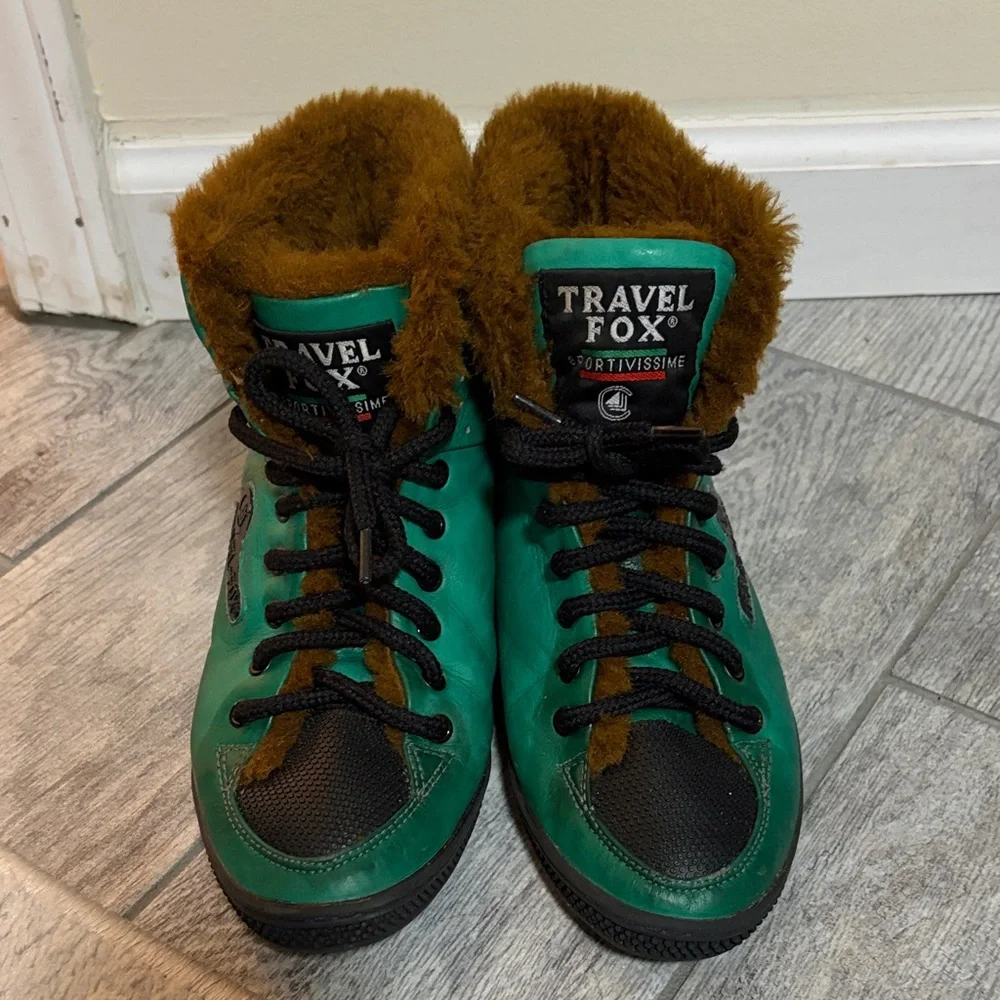 WMN 90s Travel Fox Hi-Top Faux Sherpa Lined Bootie
Genuine leather